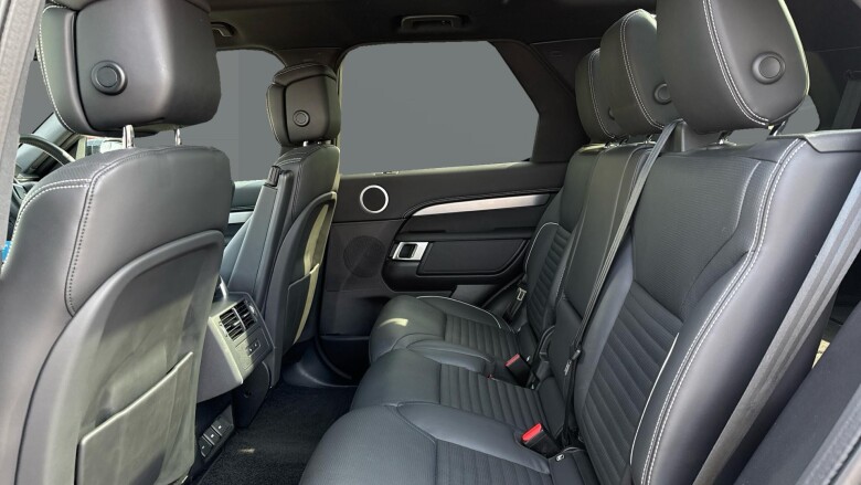 Land Rover Discovery 3.0 D300 Dynamic SE 5dr Auto Diesel Station Wagon